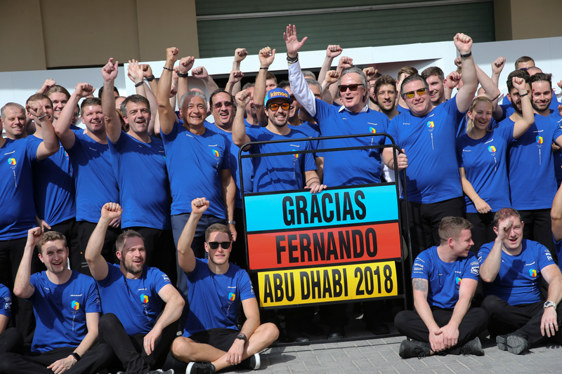 Illustration for article titled Lewis Hamilton Closes Championship Season With Dominant Victory In Abu Dhabi